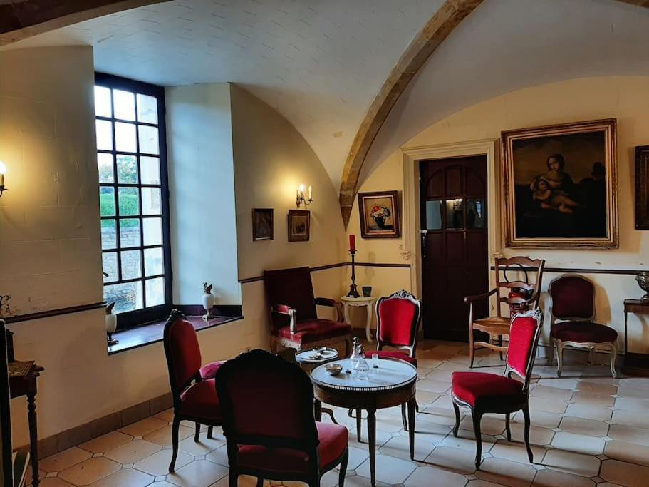 Chateau De Mornay Saint-Pierre-de-l'Isle Bagian luar foto