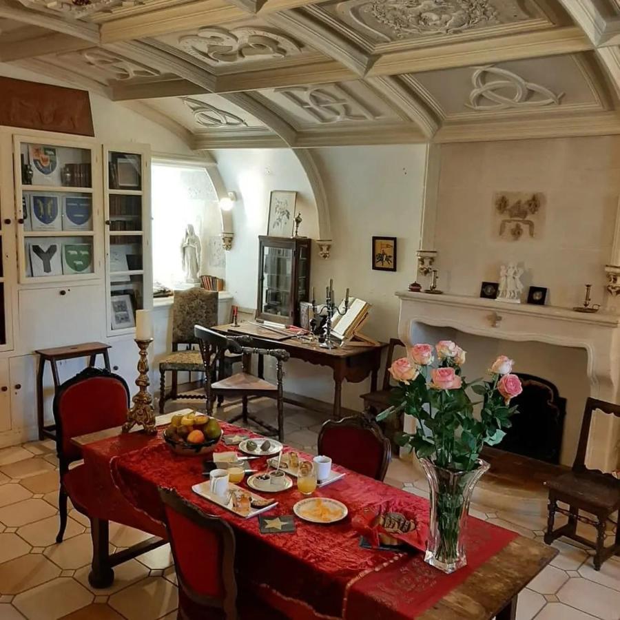 Chateau De Mornay Saint-Pierre-de-l'Isle Bagian luar foto