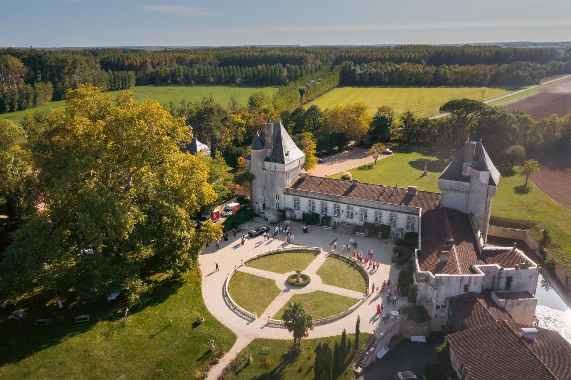 Chateau De Mornay Saint-Pierre-de-l'Isle Bagian luar foto